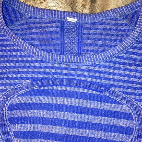 Lululemon Athletica Blue Striped Short-sleeved Top Medium? - Picture 4 of 4